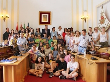 El alcalde de Mérida recibe a profesores de ocho países europeos que participan en un proyecto sobre educación emocional