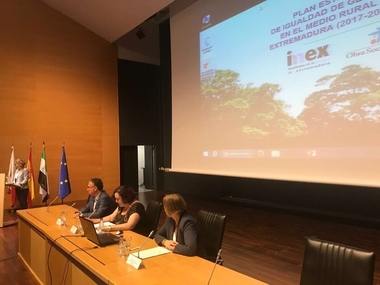 La Junta dedicará el Plan de igualdad de Género en el Medio Rural a la formación y el emprendimiento