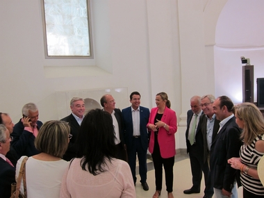 Blanca Martín recibe en la Asamblea de Extremadura a los senadores del PP que visitan la región