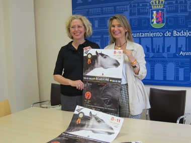 La Feria Ecuextre de Badajoz presenta una exposición de la Plaza de Toros de la ciudad o un documental sobre Manolete