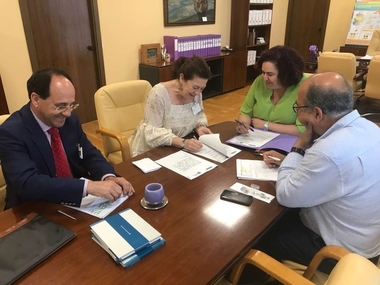 Medio Ambiente firma un convenio con Red Eléctrica de España para la gestión sostenible de las 'Orquídeas de Almaraz'