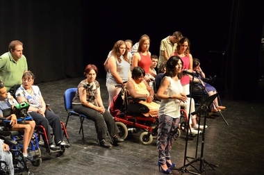 Esther Gutiérrez destaca el ejemplo de educación inclusiva del alumnado participante en el mediometraje 'Supercapaces'