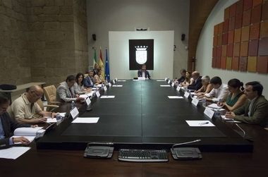 La Mesa del Tercer Sector de Extremadura aborda la creación de una ley autonómica, que será 