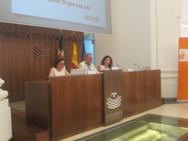 El vicepresidente de la Asamblea apuesta por sensibilizar contra la discriminación del pueblo gitano con la educación