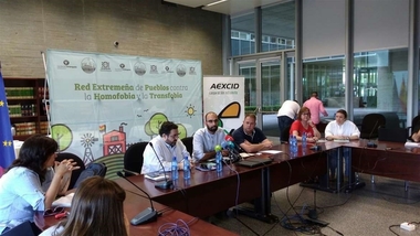 El director de la Agencia Extremeña de Cooperación advierte que los derechos LGTBI 