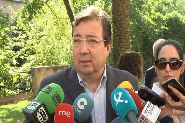 Vara se presenta a seguir liderando el PSOE extremeño con 