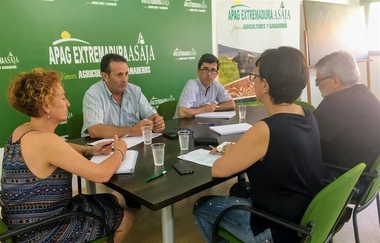 APAG reúne a organizaciones agrarias y cooperativas agroalimentarias para abordar los problemas del campo extremeño