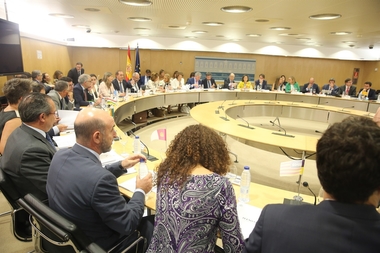 Hacienda aprueba nuevos objetivos de déficit autonómico, con la abstención de Extremadura