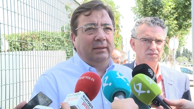 Vara acude al tanatorio de Don Benito para trasladar a la familia de los fallecidos el 