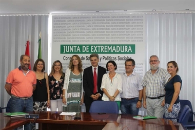 Junta y sindicatos firman un pacto para garantizar los procesos de convocatorias de oposiciones para el SES