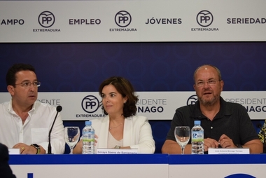 Monago traslada a Sáenz de Santamaría la situación 
