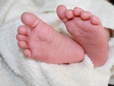 Una mujer dada en adopción con la oposición de sus padres biológicos, de Cáceres, se reúne con ellos 35 años después