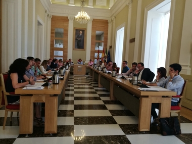 La oposición en bloque en el Ayuntamiento de Cáceres desestima la concesión para explotar el matadero municipal