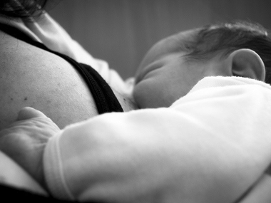 La Seguridad Social destina 12,8 millones a prestaciones por maternidad en Extremadura hasta junio