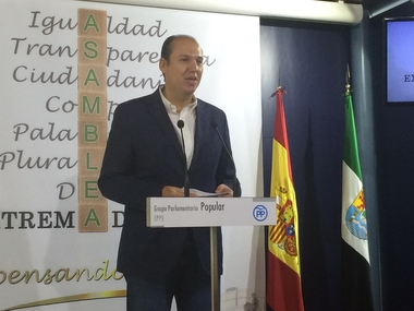 El PP critica que Extremadura sigue en el 