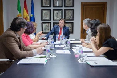 Aprobado el decreto que regula el Plan de Empleo Social en Extremadura, dotado con 24 millones