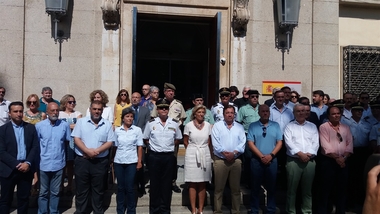 Partidos e instituciones extremeñas muestran en Badajoz su repulsa por los actos terroristas en Cataluña