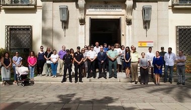 Los ayuntamientos de Extremadura guardan un minuto de silencio por la víctima de 