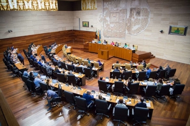 El presidente apela al consenso para abordar una reforma fiscal lo más justa y adecuada a las necesidades de Extremadura