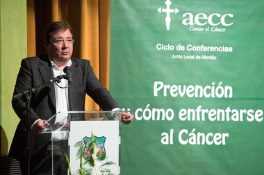  Fernández Vara inaugura en Montijo las XI Jornadas sobre 'Prevención y cómo enfrentarse al cáncer'