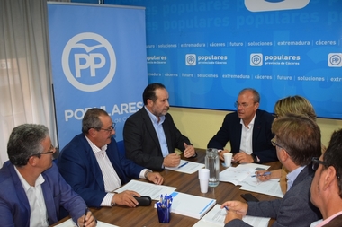 Monago denuncia que las inversiones ''se han desplomado'' en Extremadura