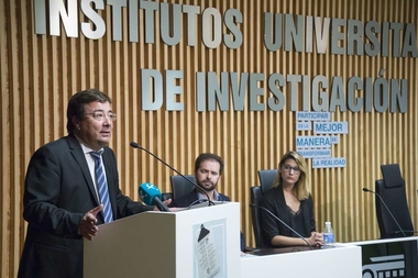Fernández Vara insta a los jóvenes a aportar propuestas para hacer frente a los problemas que los acucian