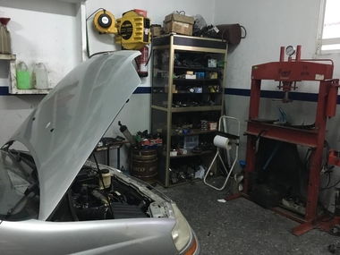Denunciados nueve talleres clandestinos de reparaciones de vehículos en Badajoz