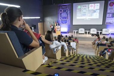 Fernández Vara afirma que la unión entre deporte y naturaleza puede ser un nicho de empleo importante