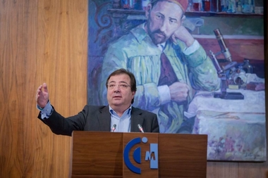 Fernández Vara destaca que la adquisición de competencias y habilidades es clave en un mundo que cambia a gran velocidad