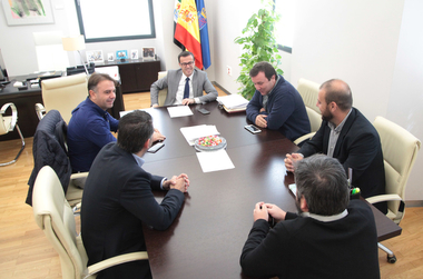 Los clubes de fútbol de Segunda B de Villanueva de la Serena, Badajoz, Almendralejo y Mérida, visitan al presidente