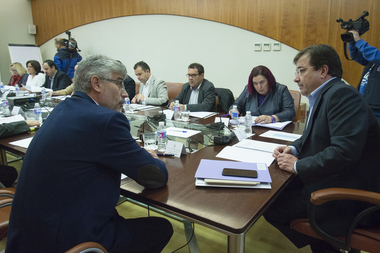 El Pacto por el Ferrocarril acuerda renegociar el convenio por el que Extremadura paga 4 millones de euros a RENFE