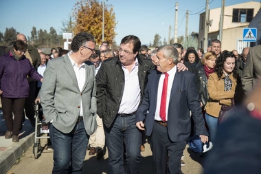 Vara destaca el valor de la cultura en los pueblos durante su visita al nuevo Centro Cultural de Ruecas