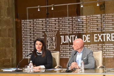 Una exposición itinerante organizada por el Centro de Documentación e Información Europea muestra la evolución de la UE desde los Tratados de Roma