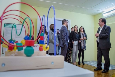 Fernández Vara valora la labor de los profesionales que trabajan para favorecer mayores cotas de autonomía a las personas con autismo