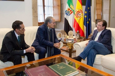 Fernández Vara recibe al ministro de Cooperación del Frente Polisario, Bul-Lahi Mohamed Fadel