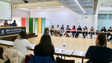 Leire Iglesias presenta las ayudas para las asociaciones y entidades juveniles