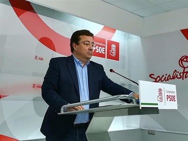 Fernández Vara y miembros de la Ejecutiva del PSOE extremeño asisten a las concentraciones del Día de la Mujer