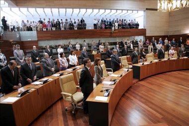 La prisión permanente, el transporte escolar y la situación de LEDA, a debate este jueves en el pleno de la Asamblea