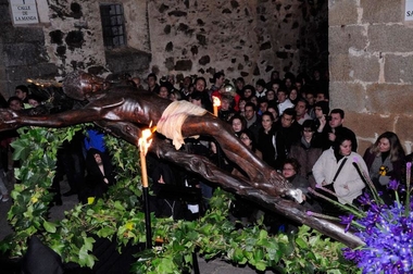 El Cristo de la Buena Muerte, el del Humilladero y el Cristo Negro procesionan en Cáceres este Miércoles Santo
