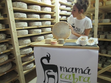 Carmen y Daniel revolucionan el queso de cabra en el sur de Extremadura