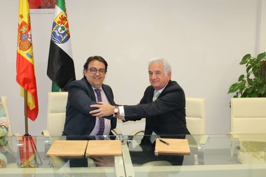 La Junta firma un convenio con el COADE para aproximar la arquitectura a la sociedad