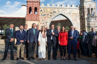 Fernández Vara aboga por un Plan Estratégico de futuro para relanzar la Denominación de Origen Dehesa de Extremadura