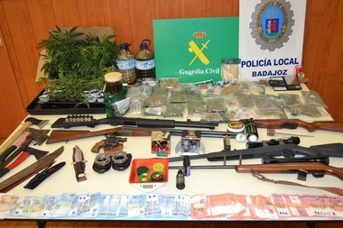 Desmantelados en Badajoz y Novelda cinco puntos relacionados con el cultivo, elaboración venta de drogas
