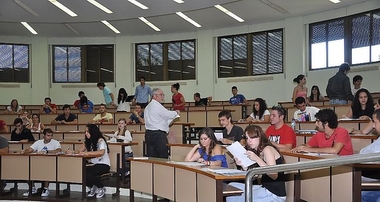 Las pruebas de Selectividad arrancan este martes en Extremadura para 4.891 estudiantes