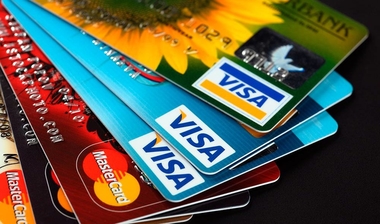 El INCOEX informa a los consumidores sobre el uso de servicios que requieren tarjetas de crédito