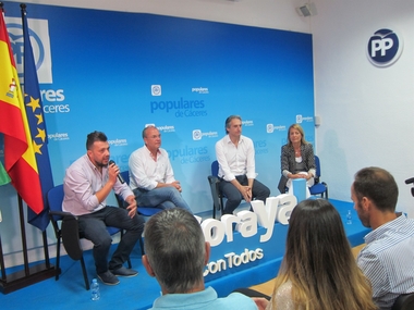 Elena Nevado expresa su apoyo a la candidatura de Soraya Sáenz de Santamaría para presidir el PP