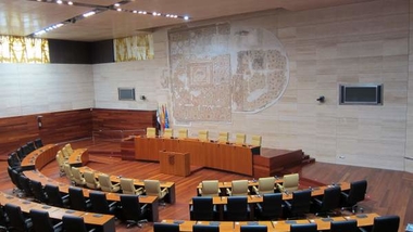 El Plan de Empleo de Extremadura, la financiación autonómica o la mina de litio, a debate en el pleno de la Asamblea