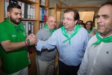 Fernández Vara asiste al pregón de las fiestas de San Buenaventura en Moraleja