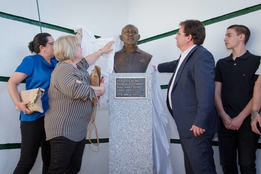 Fernández Vara asiste en Castilblanco al homenaje al cineasta extremeño Reyes Abades