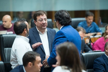 Fernández Vara destaca la lucha en estos años 35 de Autonomía para construir uno de los mejores sistemas sanitarios público